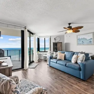 Modern Condo! Free Beach Chairs & Pools by Dolce Vita Getaways PCB