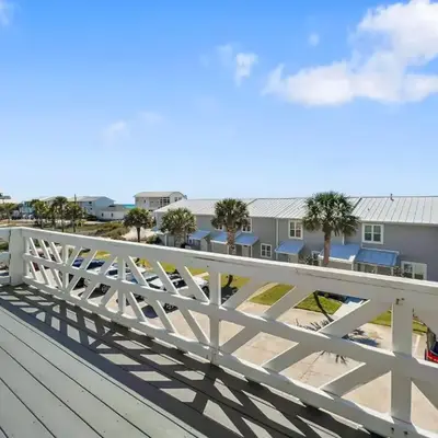 Shoreline Townhomes 10 l Steps to the Beach l Beautiful views from 2nd and 3rd balconies