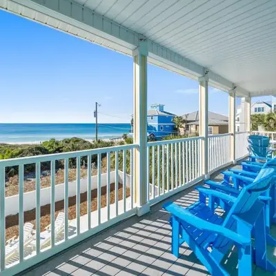 Surfer Dog l Beachfront Pool l Includes Beach Chairs and Bikes