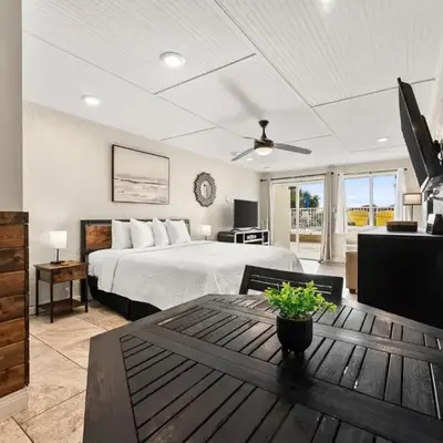 The Ambassador - Unit C5 - Studio King - On Pool Deck