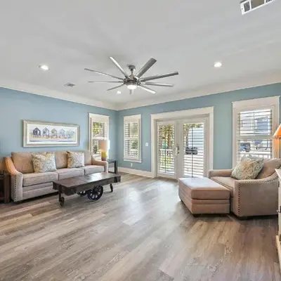 Southern Charm - Luxury Vacation Rental Near the Beach with Community Pool & Amenities