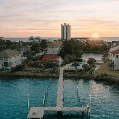 Emerald Lagoon by AvantStay Bright Condo Pool Pier Tennis Access Walk to Beach Dining