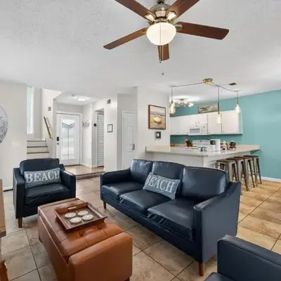 Emerald Escape 2 - 3 Blocks to Beach