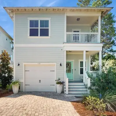 Home with pool & dock access - blocks to beach Powell Lake & state park