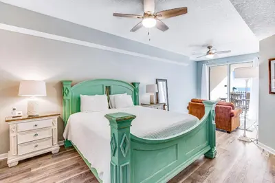 a bedroom with a green bed and a ceiling fan at First-floor condo with sauna gym pool tennis & pickleball in Santa Rosa Beach