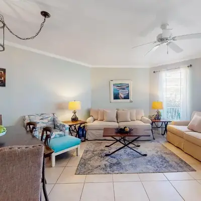 Charming two-bedroom with bunks balcony overlooking pool & pickleball