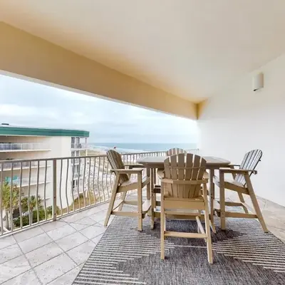 4th-floor condo with beach ambience lagoon pool gym tennis & pickleball