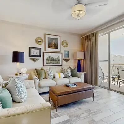 Condo with pickleball - steps from the Gulf & quick walk to dining & shops