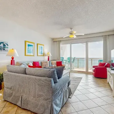 Gulf-front condo with bicycles lazy river & pickleball