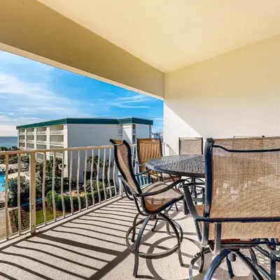 Lovely home with pool & Gulf views covered parking bikes & pickleball