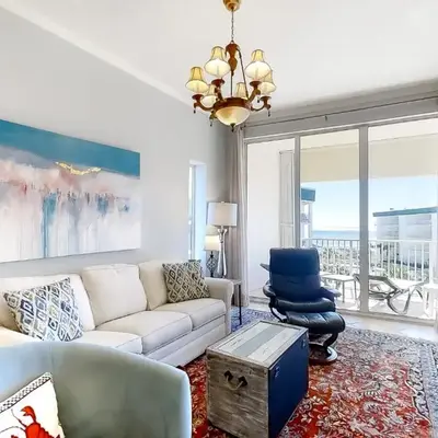 Magical 3rd-floor condo with pools telescope for stargazing & pickleball