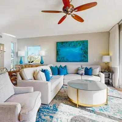 Beach dwelling with great view pool & pickleball - snowbird-friendly