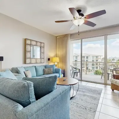 Elegant abode overlooking the pool with beach access tennis & pickleball