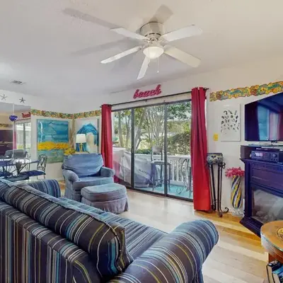 Cute ground floor condo with shared pool access to shuffleboard and tennis