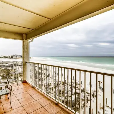 Picturesque gulf-front condo on 30A Steps to beach Charcoal grills on-site