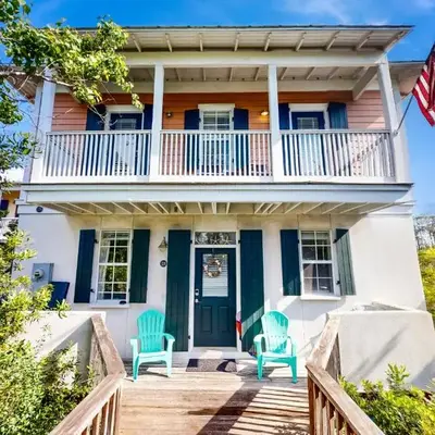 Dog-friendly bungalow with on-site pool hot tub free WiFi and washer&dryer