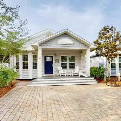 Dog-friendly home with pool patio & washer&dryer