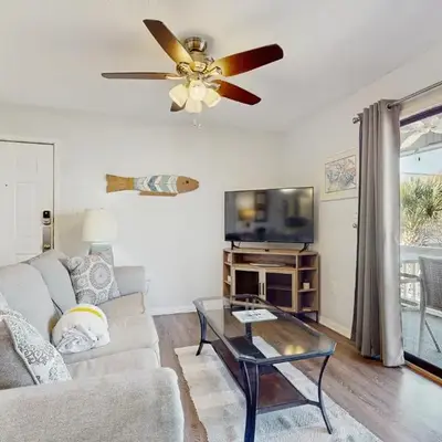 Cozy coastal condo dog friendly with shared pool and close to beach