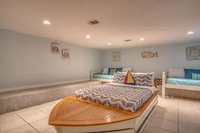 a bedroom with two beds in a room at Blue Sails in Inlet Beach