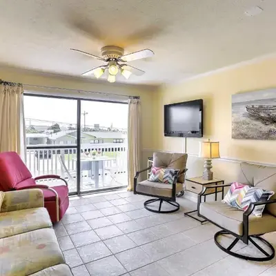 PCB Condo with Pool and Grill Access - Walk to Beach!