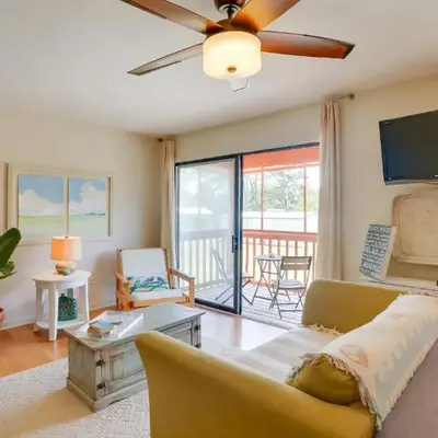 Cute PCB Condo by Lake Powell with Pool Access!