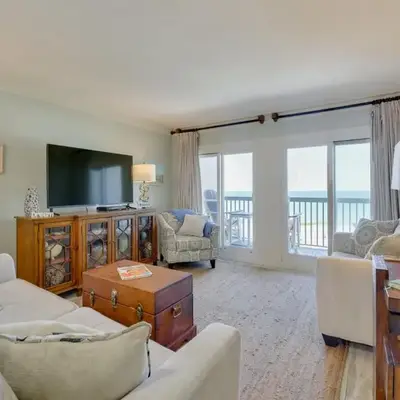 Oceanfront PCB Condo with Beach Access and 2 Pools