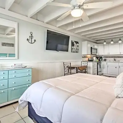 Panama City Beach Studio with Pool and Beach Access