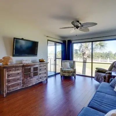 Nautical Edgewater Resort Condo - Walk to Beaches!