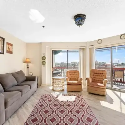 1302B St Thomas Square