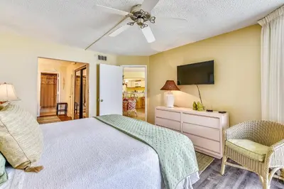 a bedroom with a bed and a flat screen tv at Summerhouse 710B by Book That Condo in Panama City Beach