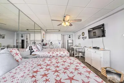 Gallery image of Breezy PCB Studio with Direct Beach Access! in Panama City Beach