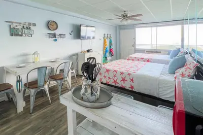 Gallery image of Breezy PCB Studio with Direct Beach Access! in Panama City Beach