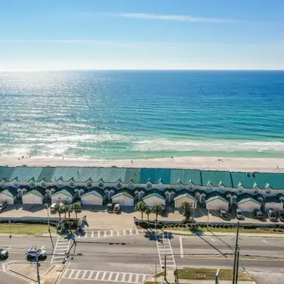 Beachside #8 - Beachfront - Sleeps 10!