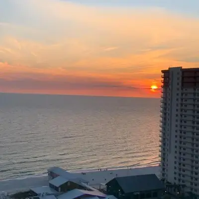 1717 Laketown Wharf 1 King Bedroom