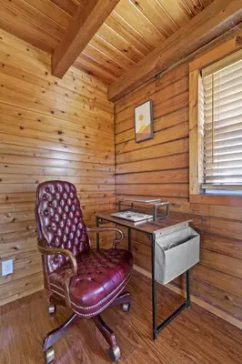 a room with a desk and a chair in a cabin at Fun fishing river cabin 23mi to beach with private dock 3BD 2BA in Youngstown