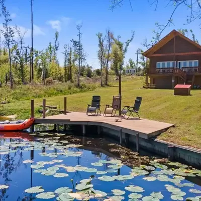 Fun fishing river cabin 23mi to beach with private dock 3BD 2BA