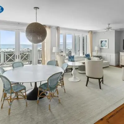 BEAUTIFUL GULF VIEWS Spacious