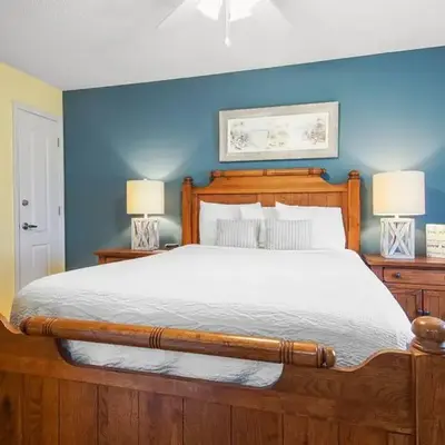 Lazy Palm 4 Pools Short Walk To Beach! Sleeps 5!