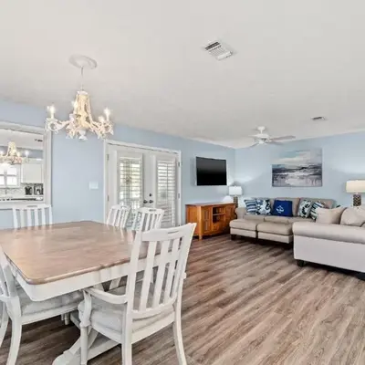 Contemporary Bungalow / West End PCB / Available NOW! / Perfect for Family